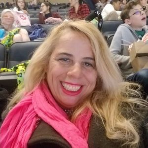 Meet your Posher, Elenice